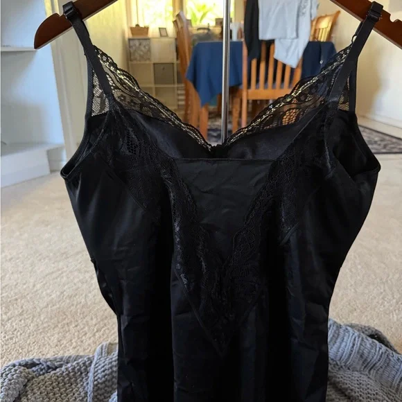 NWT Rhonda Shear 1X Black Lace Chemise - Picture 2 of 4